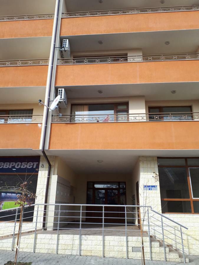 Hostex Trinity Apartment Stara Zagora Exterior photo